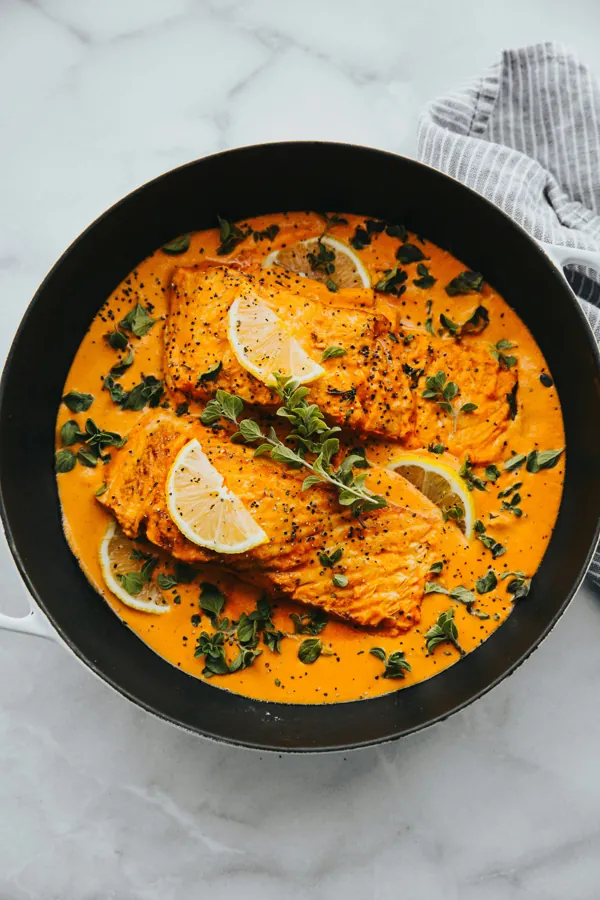 Grilled salmon in an orange chakalaka sauce with lemon